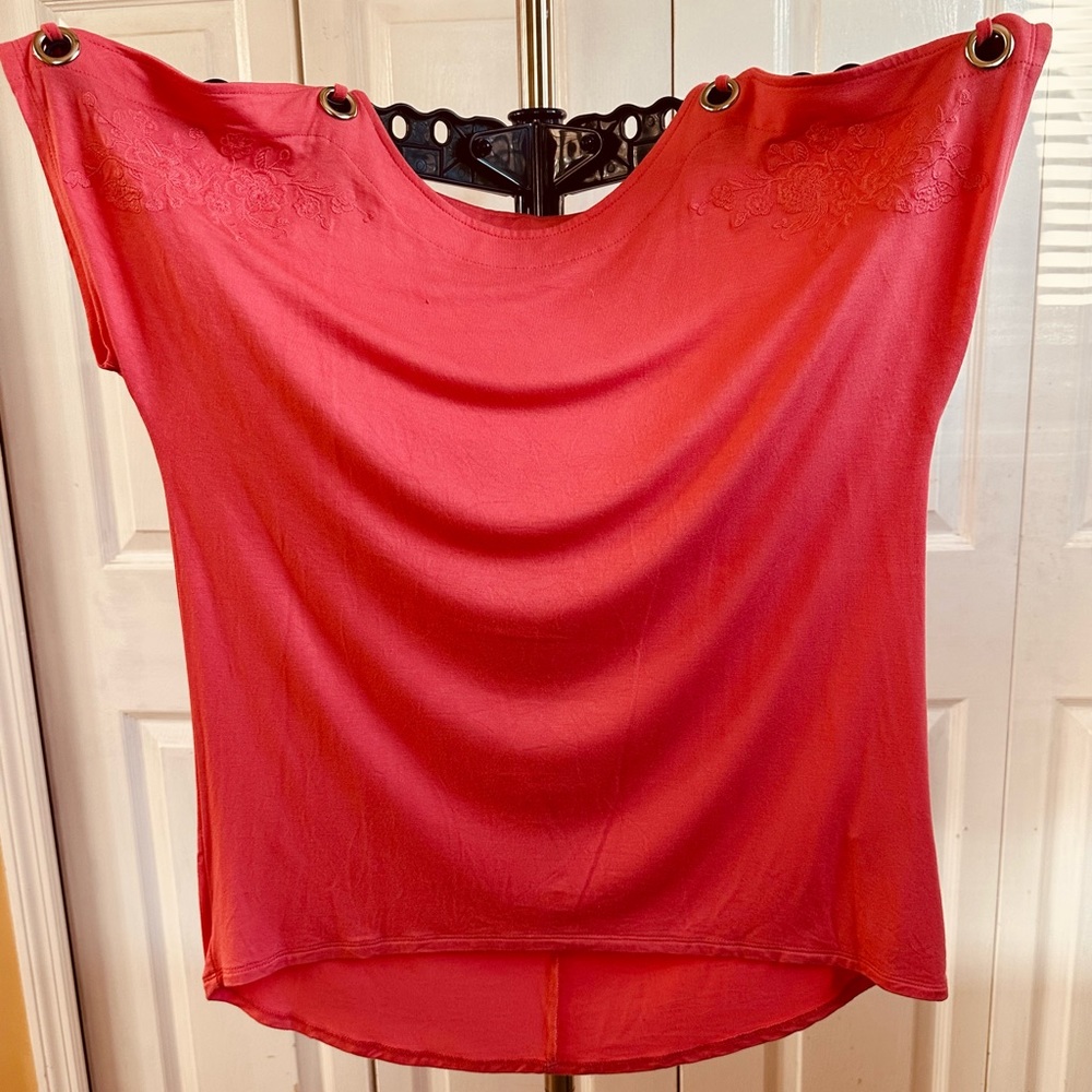Coral color top size M